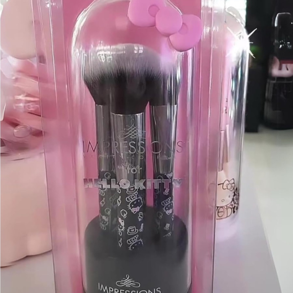Hello Kitty Impressions Vanity Makeup Brush Set